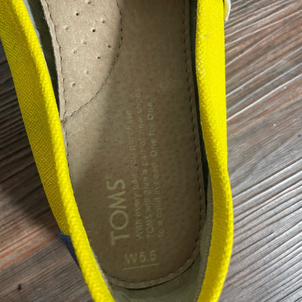 Toms - Picture 5 of 8